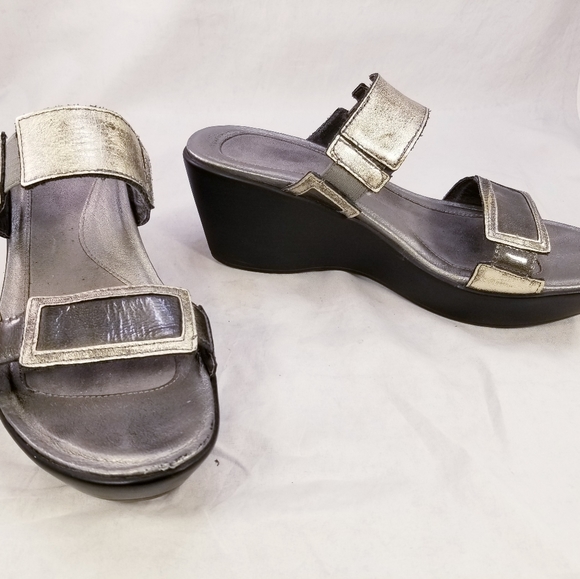 NAOT FOOTWEAR ANTIQUE GOLD LEATHER SLIDES SANDALS WOMEN SIZE 40/9 - Picture 5 of 10